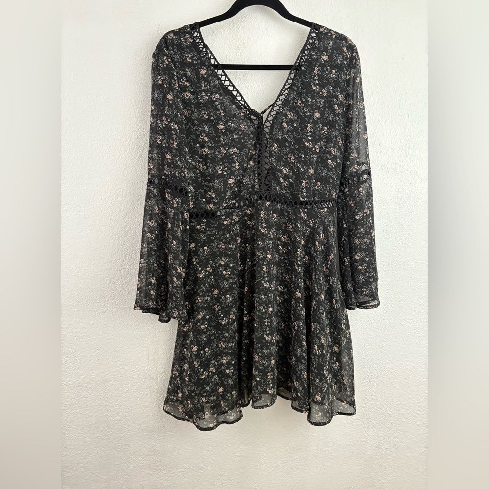 Beyond the Radar floral print open back bell sleeve mesh dress size M